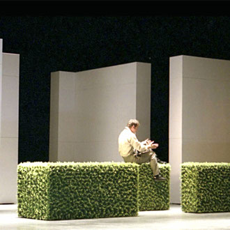 Beaucoup de bruit pour rien de Shakespeare. Texte français de Jean-Michel Déprats. Mise en scène de L.Laffargue. Scénographie Eric Charbeau, Philippe Casaban. Costumes H. Poeydomenge. Lumières P. Trottier. Création: Théâtre De La Ville, Paris.