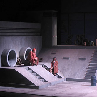 Les Géants de la Montagne de Luigi Pirandello. Mise en scène Laurent Laffargue. Scénographie Eric Charbeau, Philippe Casaban. Costumes N. Pratts-Berling. Lumières P. Trottier. Création:La Coursive Scène Nationale, La Rochelle. Théâtre De La Ville, Paris.