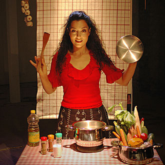 écrit par Faïza Kadour avec Faïza Kadour et Nolwen Leizou. mise en scène Jean-François Toulouse. scénographie Eric Charbeay Philippe casaban. Création espace 2A. Bordeaux, 2006.