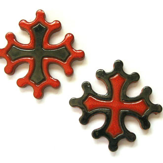 Croix occitane magnet diamètre 5 cm émaillé rouge et noir