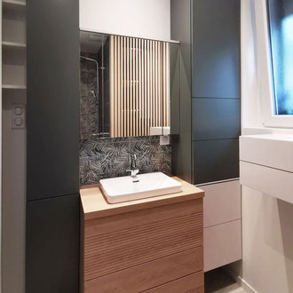 RENOVATION DE SALLE D'EAU STYLE SCANDINAVE, MEUBLES EN BOIS ET VERT - Lionel CERTIER - Architecte d'intérieur à Strasbourg