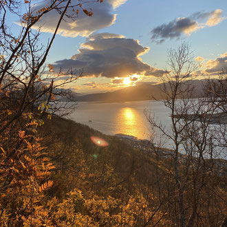 Sonnenuntergang während einer Wanderung in Tromsø