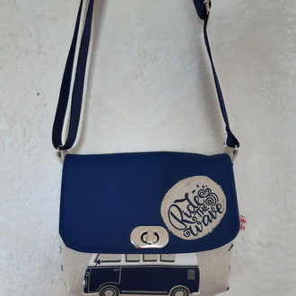 kleine Handtasche mit Bully-Motiv, gefüttert mit Reißverschlussfach, EUR 19,00