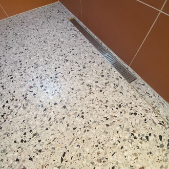 Receveur de douche en dallage terrazzo