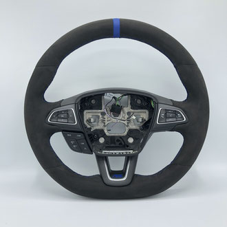 Volant Ford Focus RS Alcantara noir, bande de cuir bleu, point losange, fil bleu, épaississement de la jante en IV3 Aéro