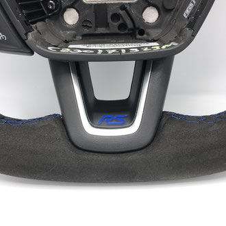 Volant Ford Focus RS Alcantara noir, bande de cuir bleu, point losange, fil bleu, épaississement de la jante en IV3 Aéro