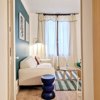 Rénovation et aménagement studio pop pour location saisonnière