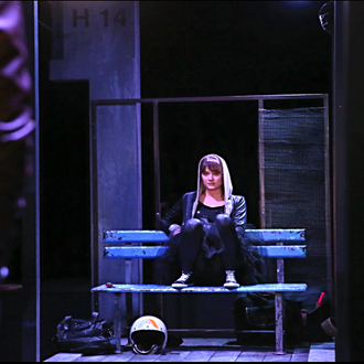scénographie de A La Renverse. Texte de Karin Serres. Mise en scène de Pascale Daniel-Lacombe, Compagnie Théâtre du Rivage. Théâtre Agora, Pau Billère.