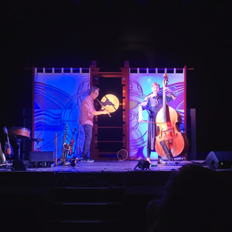 scénographie de Terre de rêve. Spectacle musical de Agnès et Joe Doherty, paroles et musiques. Sur les traces des Anishinaabe au début du XXème siècle. Création: Le Rocher de Palmer, Cenon.