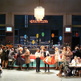 La Bohème de Puccini. Livret Giacosa etIllica. Direction musicale Marco Balderi. Mise en scène de L.Laffargue. Scénographie Eric Charbeau, Philippe Casaban. Costumes Hervé Poeydomenge. Lumières Patrice Trottier. Production: Opéra National de Bordeau
