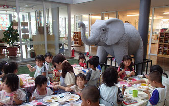 中庭にて