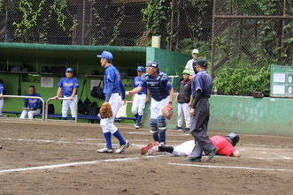 七回裏の君津、同点とした後のチャンスにサヨナラホームインとならず、抽選勝負へ。