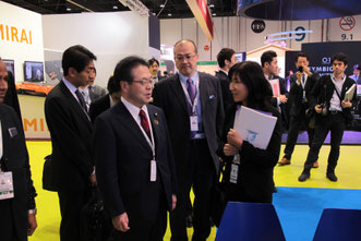 MInister Seko visited JASE-W booth