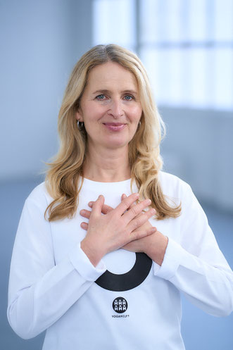 YOGAHILFT, Ehrenamt
