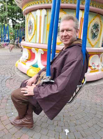 Hans.   ob als Jedi oder Sternenflotten Offizier immer dem Guten verpflichtet. 