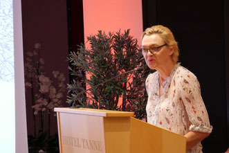 Schauspielerin Anna Windmiller (Weimar) mit Rezitationen zum Lebensabschluss