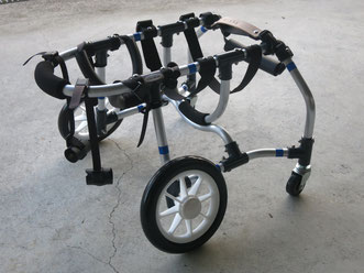 犬の車椅子　犬用車いす　犬歩行器　ドッグカート　コーギー車いす　ダックス車椅子　ＤｏｇＫａｒｔ　クララワークス　犬の駅