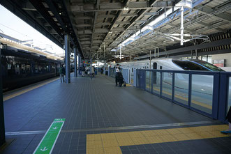 武雄温泉で特急から新幹線に対面乗換