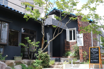 カフェ併設の本屋UNLEARN(アンラーン)