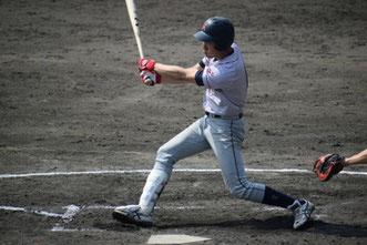 第2戦で先制打を放つ長澤選手