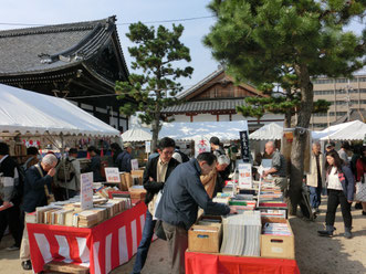 昨年開催された古本祭りの様子