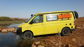 Zusatzausrüstung in unserem VW T5: Sandbleche mit Airline Schiene und vieles mehr...