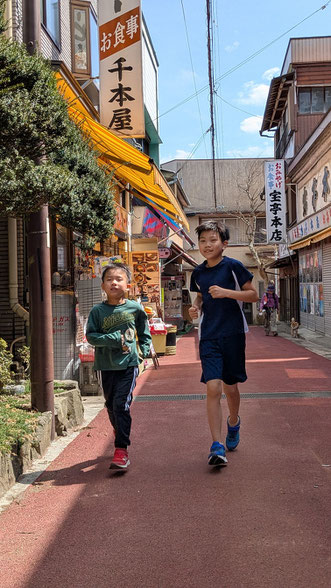 山頂付近の商店街