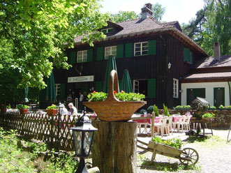 Die Waldgestätte "Lindemannsruhe" ist Ausgangspunkt und Ziel des Ganerbenwegs. Fotos: Pfalz Touristik