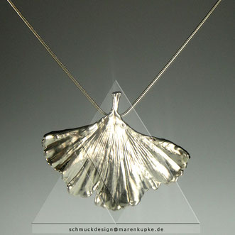 Ginkgo in Silber