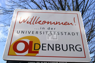 Hinweisschild Universitätsstadt Oldenburg auf:MiO Made in Oldenburg® www.miofoto.de