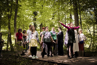 Theateraufführung im Wald