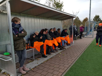 Tolle Auswechselbank im Spiel der C-Mädchen bei Babelsberg