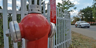 Neue Hydranten im Gewerbe- und im Ortsgebiet von Hoym zeugen von dem riesigen Projekt, das den Bereich nun mit Löschwasser versorgt.  Foto: Frank Gehrmann