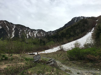 御池から見た北岳