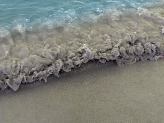 10-centimetre breaking wave