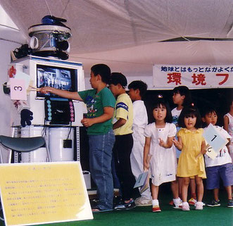 ソーラーガボタン　廃品利用のロボット　発明研究所