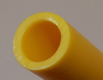 Bei einem veränderten Querschnitt, kann ein Kabel beim Einblasen an der Schnittkante des Mikrorohrs hängen bleiben. Durch einen runden Querschnitt wird vermieden, dass ein Kabel beim Einblasen an der Schnittkante hängen bleibt.