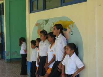 Schüler und Schülerinnen der Dorfschule