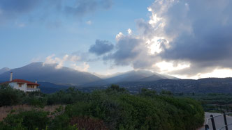 Blick von der Küste in das Taygetos-Gebirge