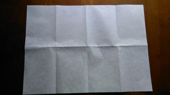 半紙を8つ折りにして、１字ずつ練習できるようにします。