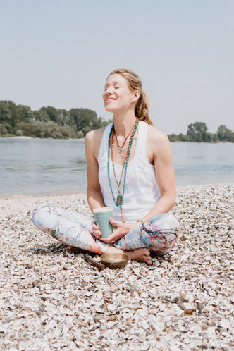 hello-balance: Yoga am Muschelstrand, Gernsheim