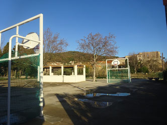 Terrain de basket à côté du boulodrome