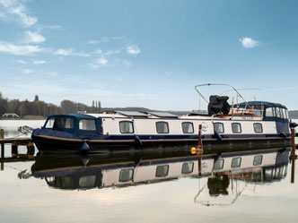 Binnenyacht zum Verkauf