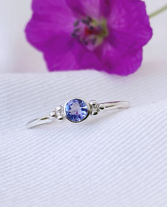 bagues en argent et pierres gemmes naturelles, créations artisanales sur mesure, pièces uniques.