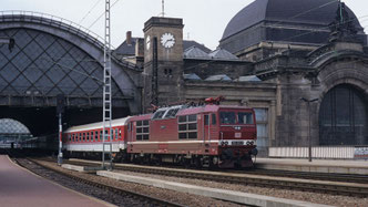 DB 180 001 am 06.09.1996 in Dresden Hbf mit Eurocity von Berlin nach Prag