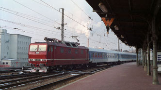 DB 180 007 am 28.01.1993 in Dresden Hbf