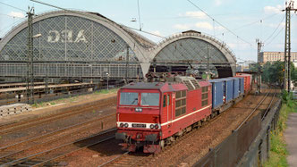 DB 180 012 am 11.08.1993 in Dresden Hbf