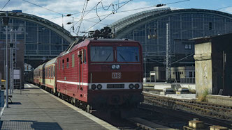 DB 180 009 am 04.08.1996 in Berlin Hbf mit Eurocity von Berlin nach Warschau