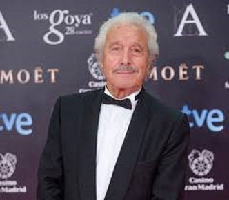 Manuel López Zarza, ​ conocido artísticamente como Manolo Zarzo, fue un actor español de amplia trayectoria teatral y cinematográfica.