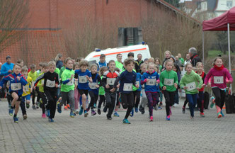 Kurz nach dem Start des 1-Kilometer-Laufes in Rotenburg/Fulda